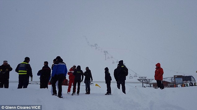 на французском горнолыжном курорте региона Тинь прямо на трассу сошла снежная лавина