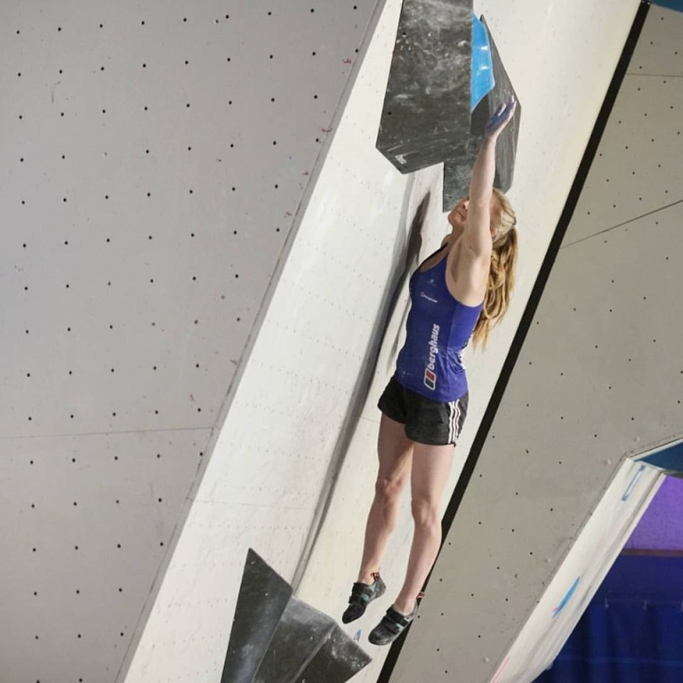 Шона Кокси (Shauna Coxsey) в финале первого этапа Кубка Мира по скалолазанию