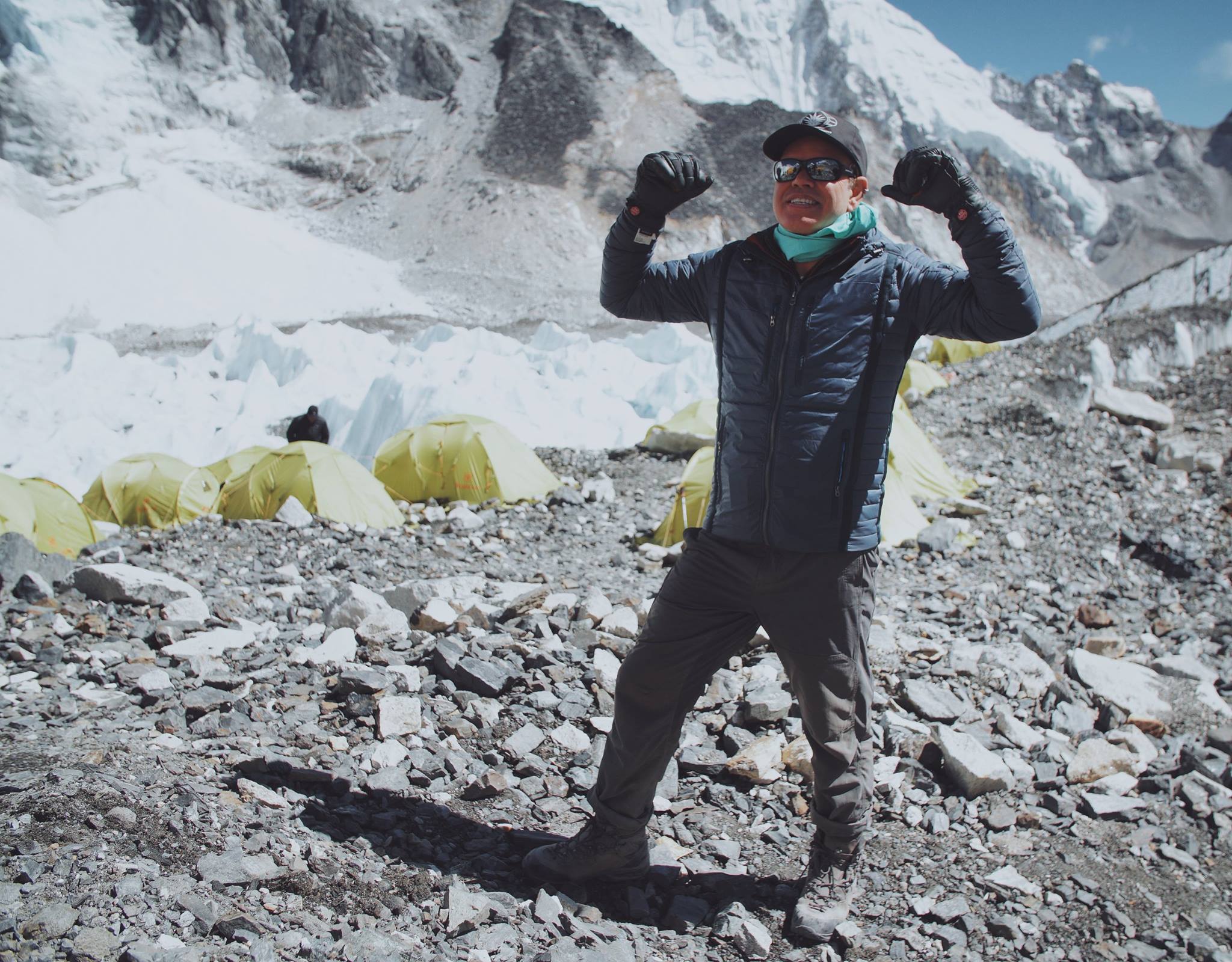 Пол Марк Окенфолд (Paul Mark Oakenfold) в базовом лагере Эвереста
