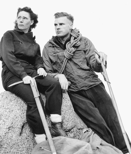 Мэри и Ллойд Андерсон, основавшие REI в 1938 году, в альпинистской одежде образца 1946. Credit MOHAI, Seattle P-I Collection