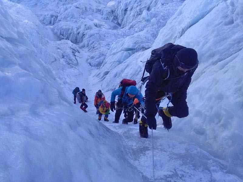 Эверест. Дорога в первый высотный лагерь через ледопад Кхумбу