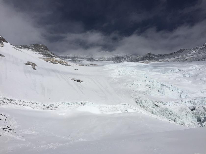 Южная стена Эвереста. Вид из второго высотного лагеря. 23 апреля 2017 года