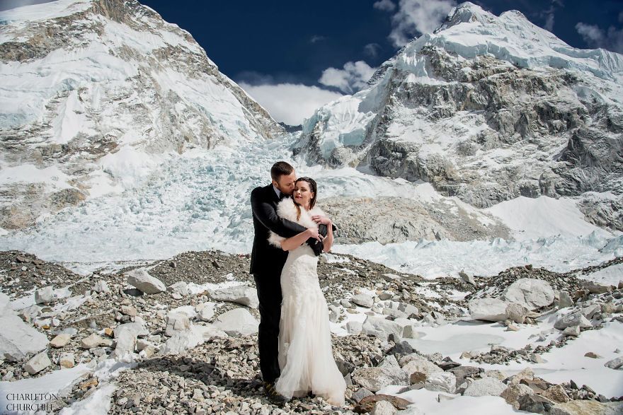 На Эвересте впервые сыграли свадьбу