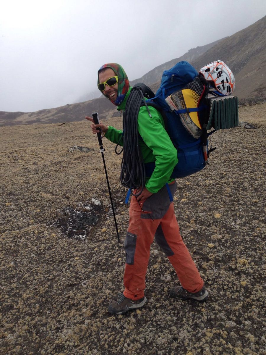 Жоао Гарсия (João Garcia) и Ангел Саламанка (Ángel Salamanca) весной 2017 года открыли новый маршрут к вершине безыменного и до сих пор непройденного никем шеститысячника  Непала, что лежит в долине Кхумбу.