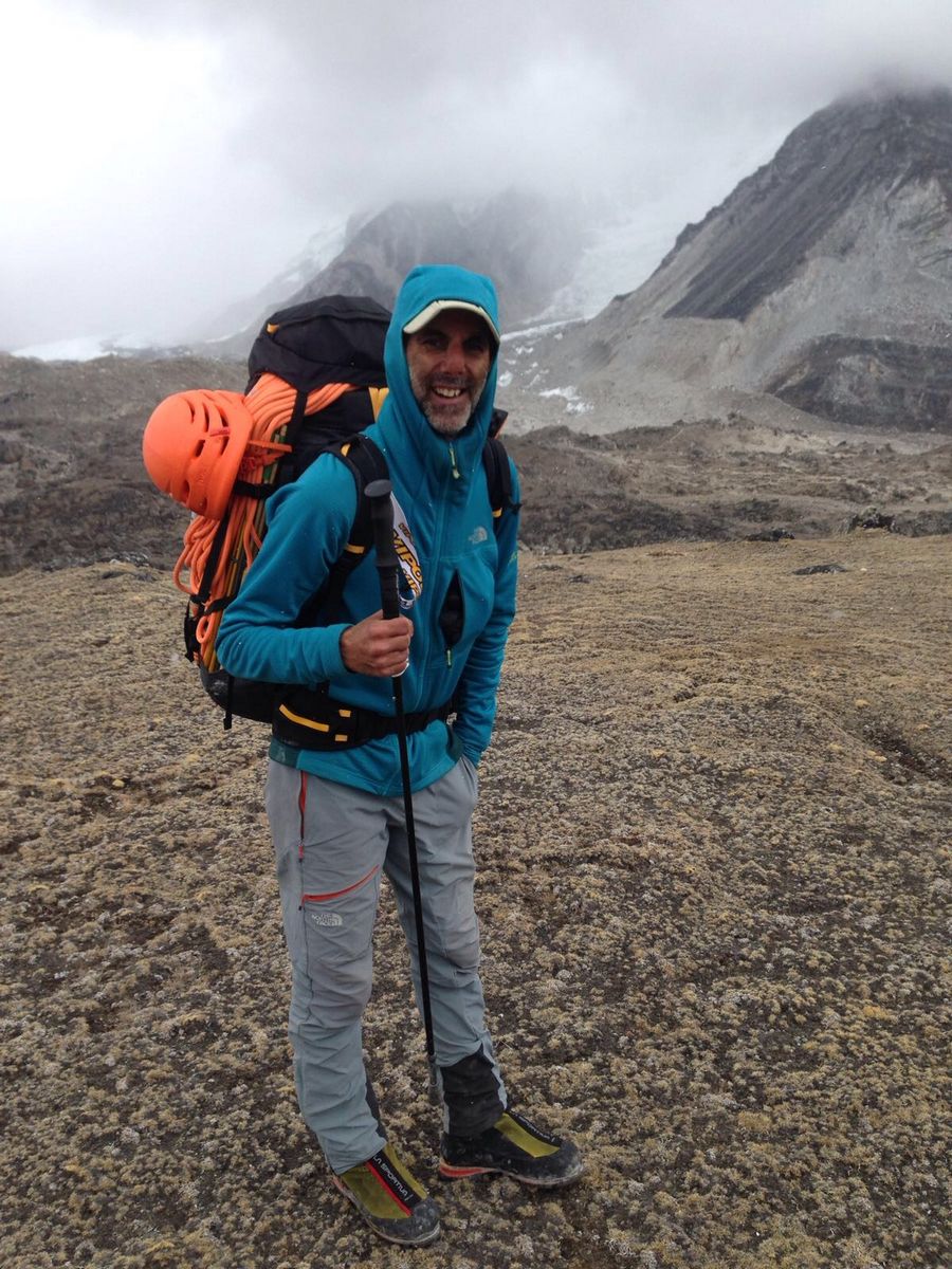 Жоао Гарсия (João Garcia) и Ангел Саламанка (Ángel Salamanca) весной 2017 года открыли новый маршрут к вершине безыменного и до сих пор непройденного никем шеститысячника  Непала, что лежит в долине Кхумбу.