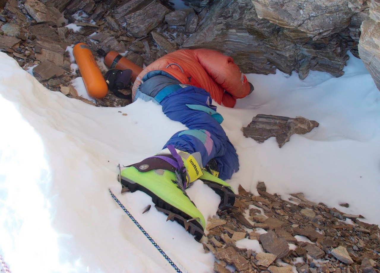 Мертвый альпинист в зеленых ботинках, Цеванг Палджор, больше 20 лет был ориентиром на Эвересте