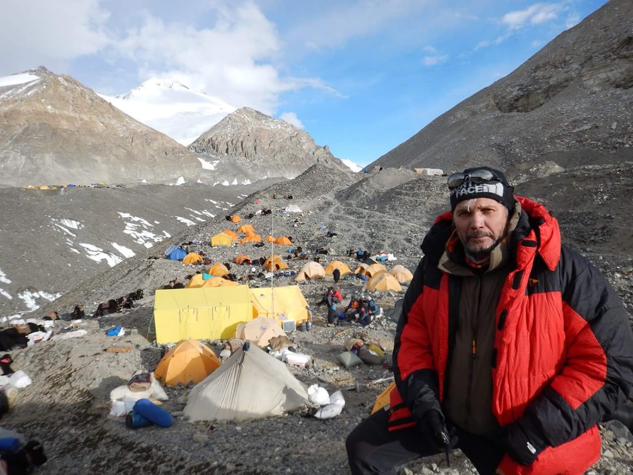 Сергей Ковалёв в Базовом лагере Эвереста в апреле 2017. Фото из архива экспедиции.