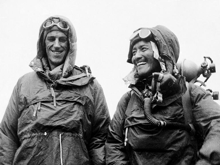 Первовосходители на Эверест (8848 м): Эдмунд Хиллари и Тенцинг Норгей. Фото: Associated Press.