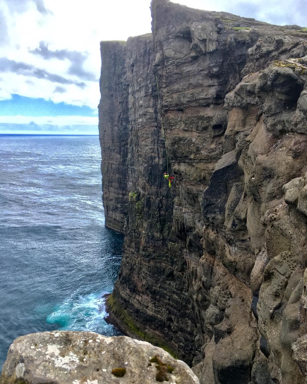 Первое восхождение на вершину мыса Энниберга - 754-метровую морскую скалу, являющуюся самой северной стеной на Фарерских островах