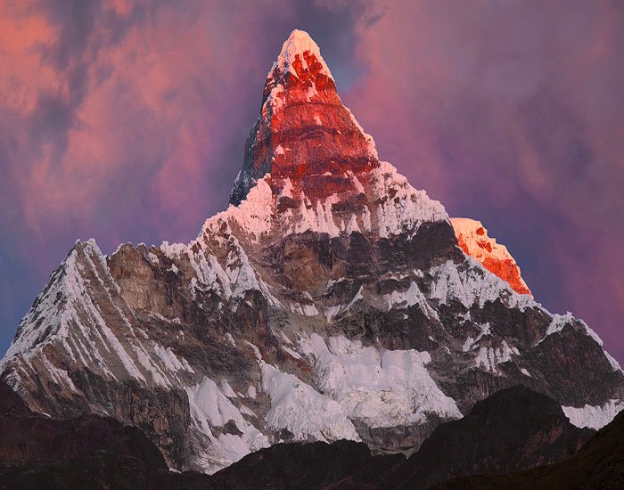 Чакрараху Восточная (Chacraraju Este), высотой 6001 м, в Перу. 