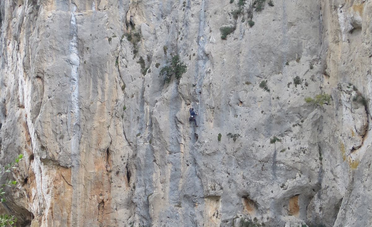 Известняковые скалы вокруг Леонило в Пелопоннесе на материковой части Греции. Сектор Святого Николая