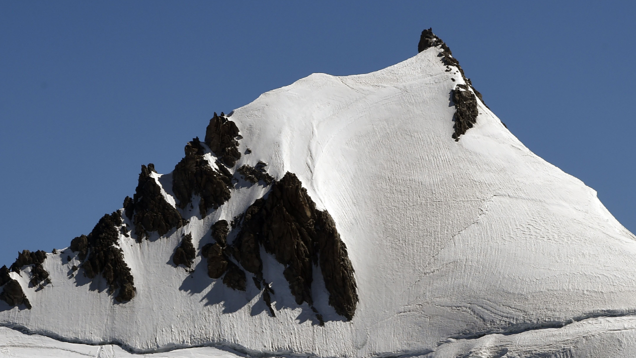 Вершина Монблан дю Такул (Mont Blanc du Tacul) высотой 4248 метров