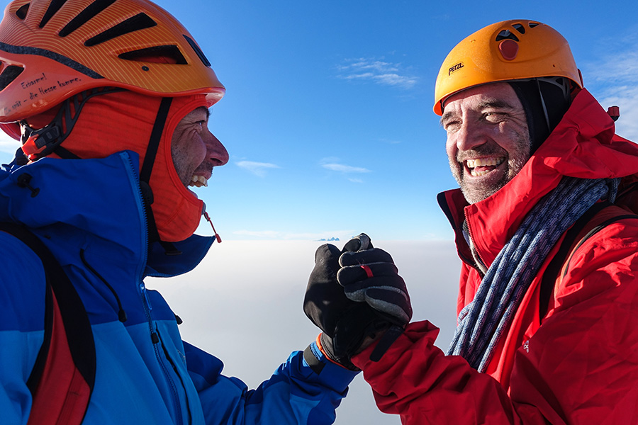 Михаил Рин (Michael Rinn) и Саймон Ричардсон (Simon Richardson) на вершине горы Монарх