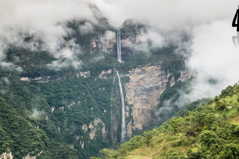 один из красивейших и высочайших водопадов мира - Гокта.