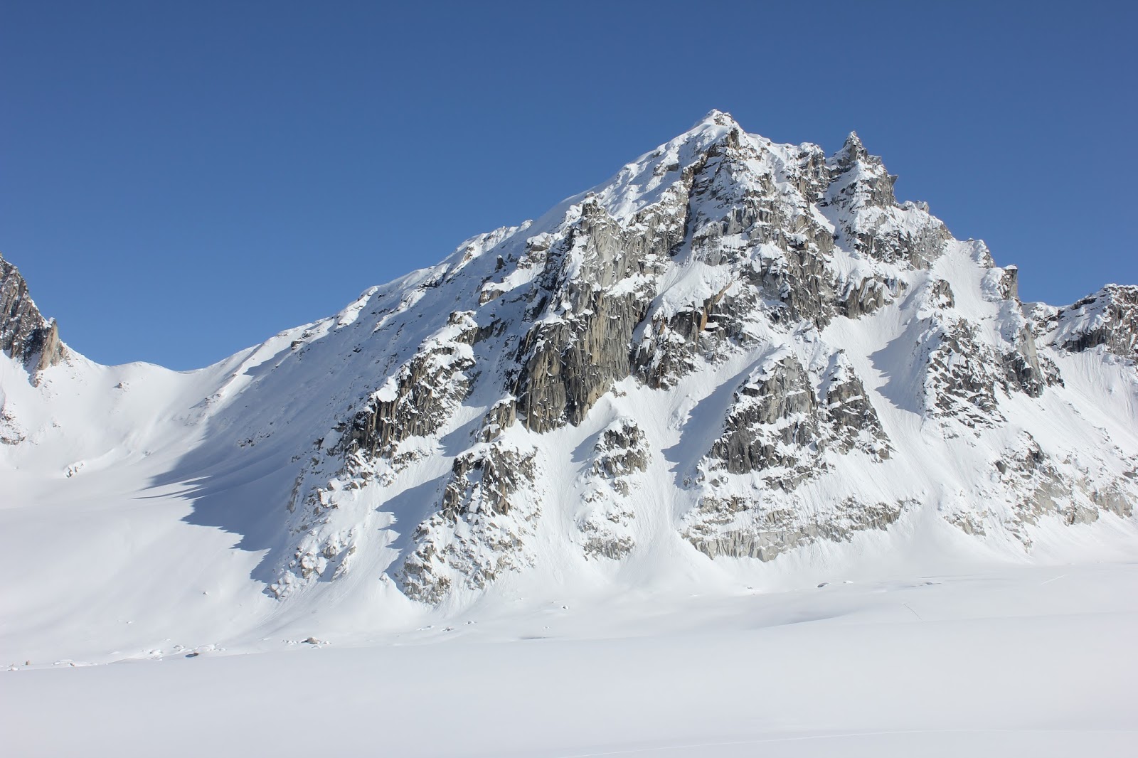 пик Пророк (Prophet Peak) высотой 2100 метров. Восхождение проходило по гребню с левой стороны