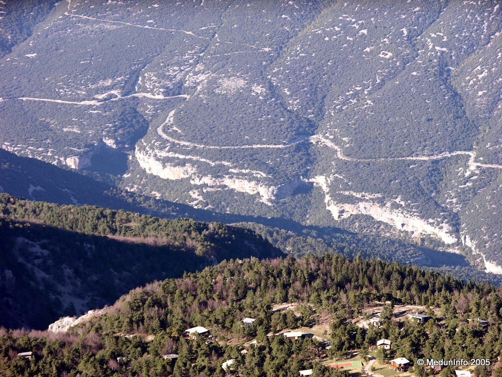Район Сен Леже с высоты птичьего полета (фотография с вершины горы Ванту)