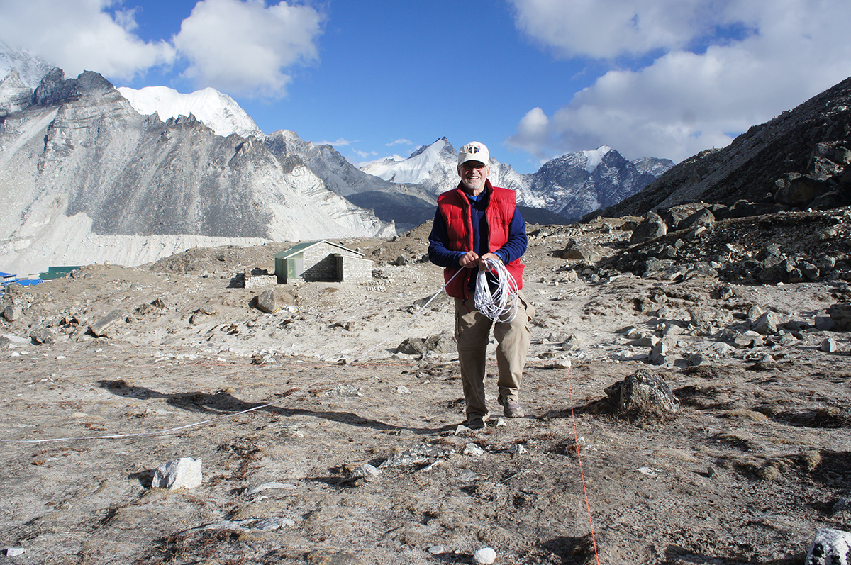 Менеджер проекта Mount Everest Biogas Project  Гарри Портер.  Фото www.theuiaa.or