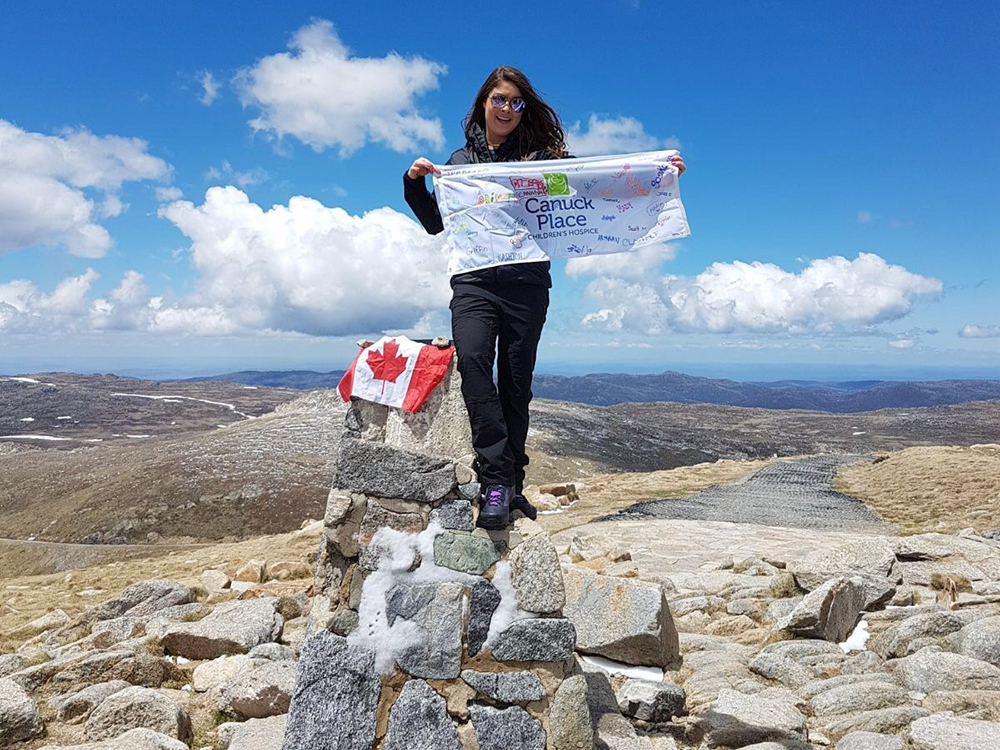 Элизабет "Лиз" Роуз (Liz Rose) на вершине горы Косцюшко. Фото THE CANADIAN PRESS/HO, Liz Rose
