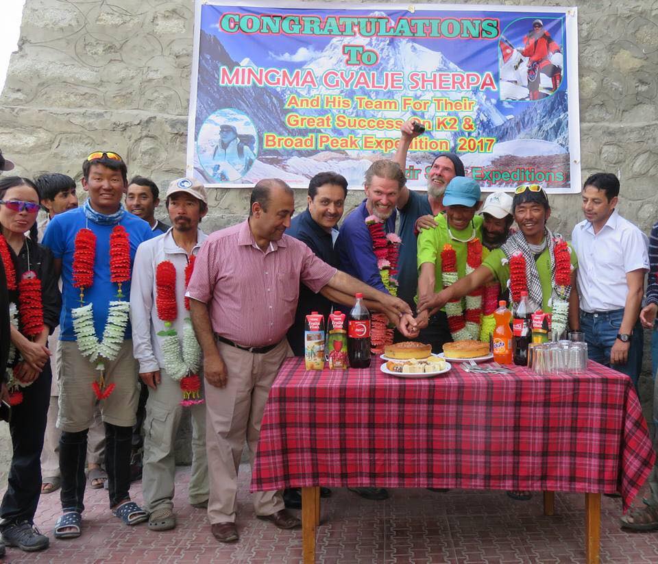Мингма Галйе Шерпа (Mingma Gyalje Sherpa) и команда Pakistan 2017. Фото Mingma G.