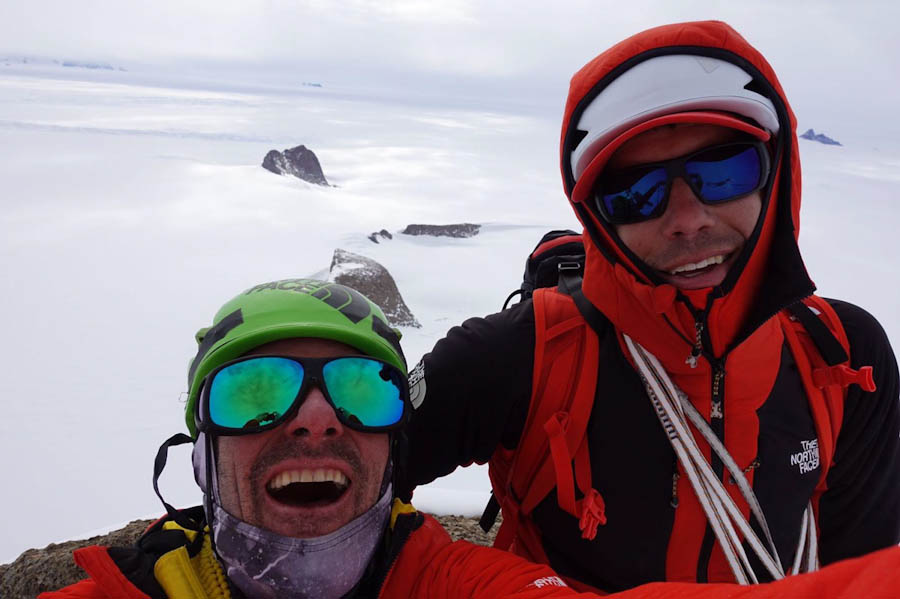 Алекс Хоннольд (Alex Honnold) и Цедар Райт (Cedar Wright) в Антарктиде