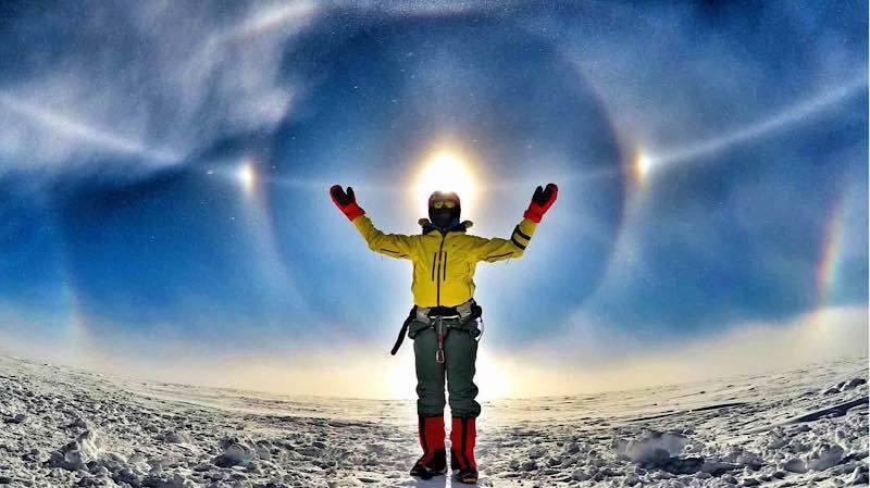 Солнечное гало в Антарктиде. Фото Leo Houlding