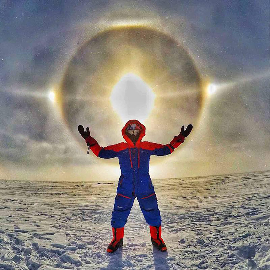 Солнечное гало в Антарктиде. Фото Leo Houlding