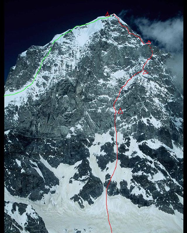 Маршрут восхождения по юго-западной стене горы Нилкантх (Mount Nilkantha) высотой 6596 метров в индийских Гималаях. Зеленым цветом обозначен маршрут спуска команды. Фото Anne Gilbert Chase