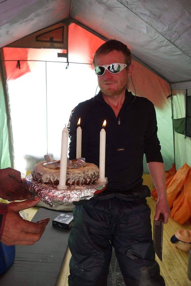 День рождения Томаша "Томек" Мацкевича в минувших экспедициях на Нангапарбат. Фото Tomasz Mackiewicz