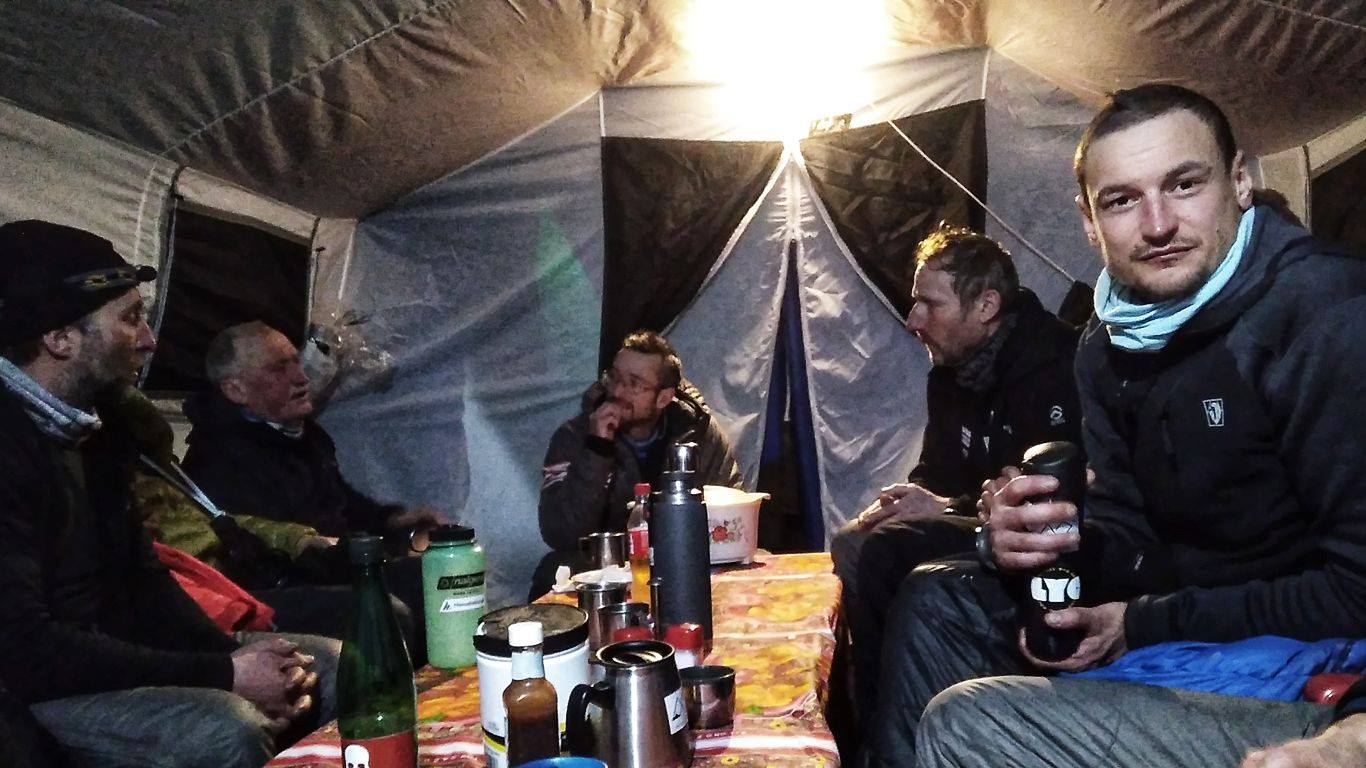 Польская зимняя экспедиция на восьмитысячник К2. Фото из Базового лагеря, январь 2018