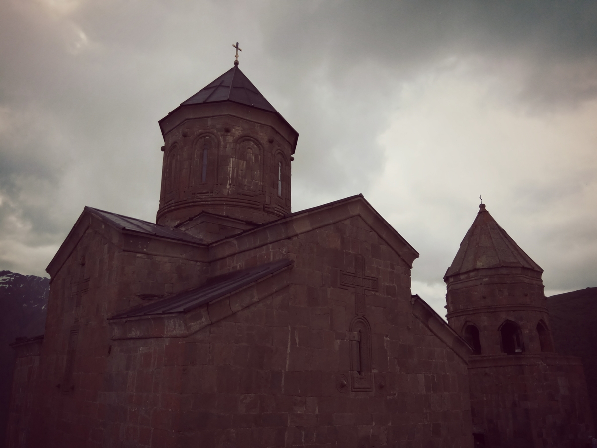 Троицкая церковь или Гергетис Цминда Самеба 2170м. Фото Виталий Шлюпка и Александр Корец