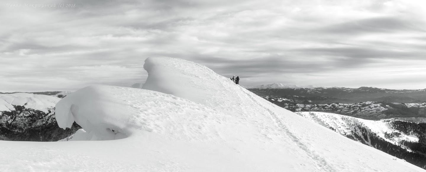 Снежный карниз на Поп-Иван Мармарошский у места аварии.  Январь 2018 года. Фото Павел Мокрицкий
