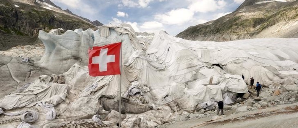 Одеяла для ледников. Фото Arnd Wiegmann/Reuters
