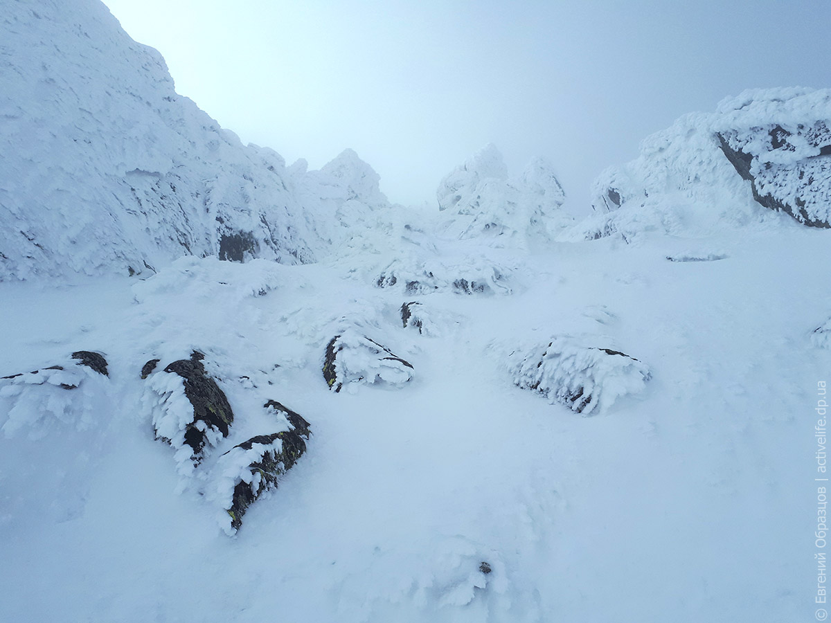 Патагонский снег у вершины Высокой. Фото Евгений Образцов