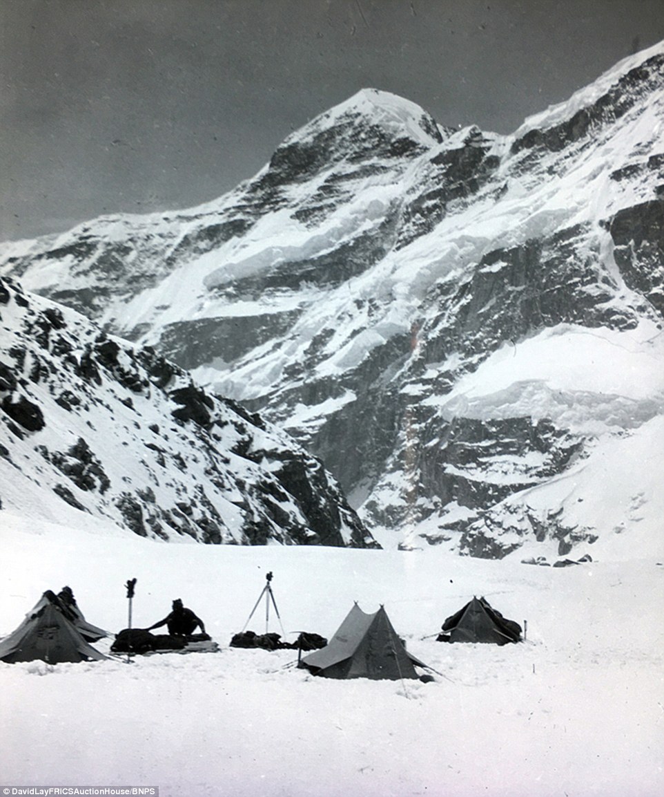  Британская экспедиция на вершину гималайской горы Камет (Mount Kamet 7756 м). 1931 год. Фото Frank Smythe
