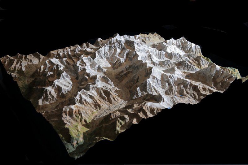 Канченджанга (Kangchenjunga, 8586 м) - третья по высоте вершина мира «Пять сокровищ великих снегов». Фото Wolfgang Pusch