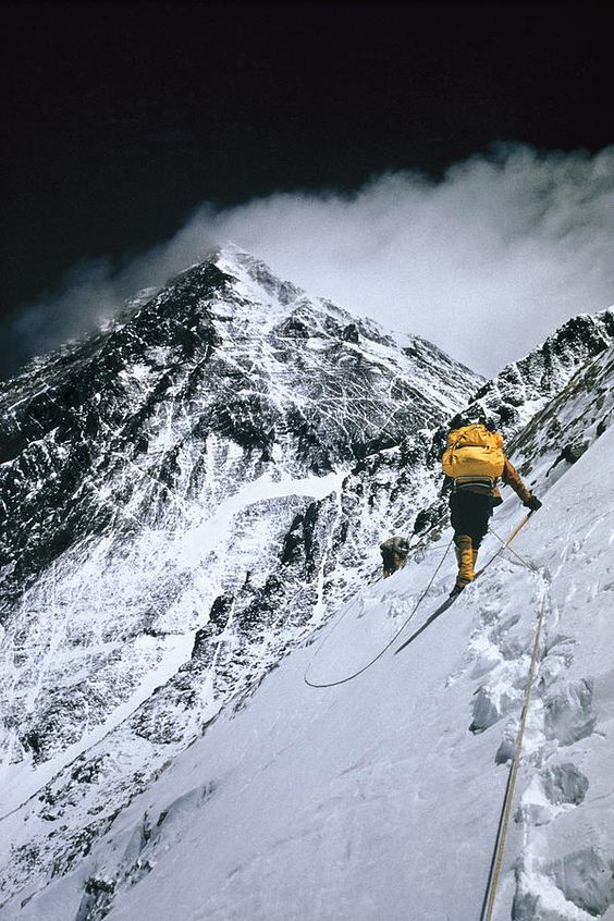 Восхождение на Эверест. Фото Barry Bishop / National Geographic