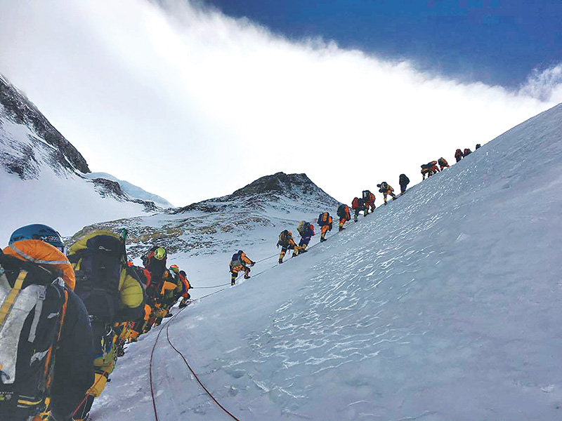 Восхождение на Эверест. Фото kathmandupost