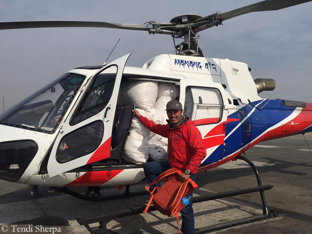 Спасвертолёт в Непале. Фото Tendi Sherpa
