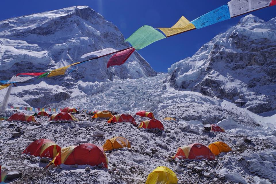 В базовом лагере Эвереста. Фото Тарас Поздний