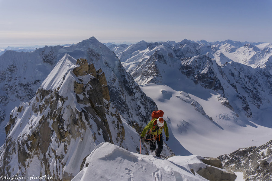 Том Ливингстон (Tom Livingstone) и Юсдин Хавторн (Uisdean Hawthorn) на новом маршруте на аляскинскую вершину Иезавель (Jezebel, 2880 метров), расположенной в горах Ревелейшн (Revelations Range).