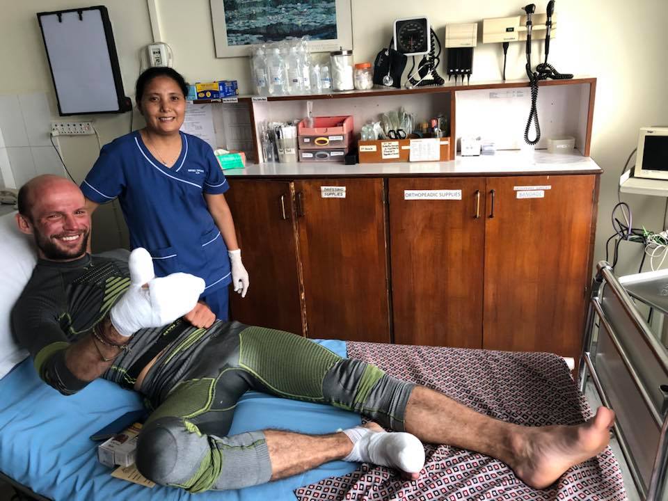 Тарас Поздний в больнице в Катманду
