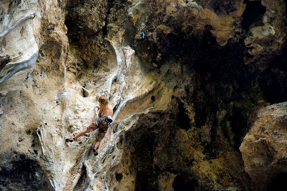 Илья Бахмет-Смоленский на скалах Турции. Фото Анна Смоленская