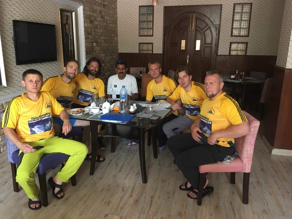 Украинская команда в Исламабаде