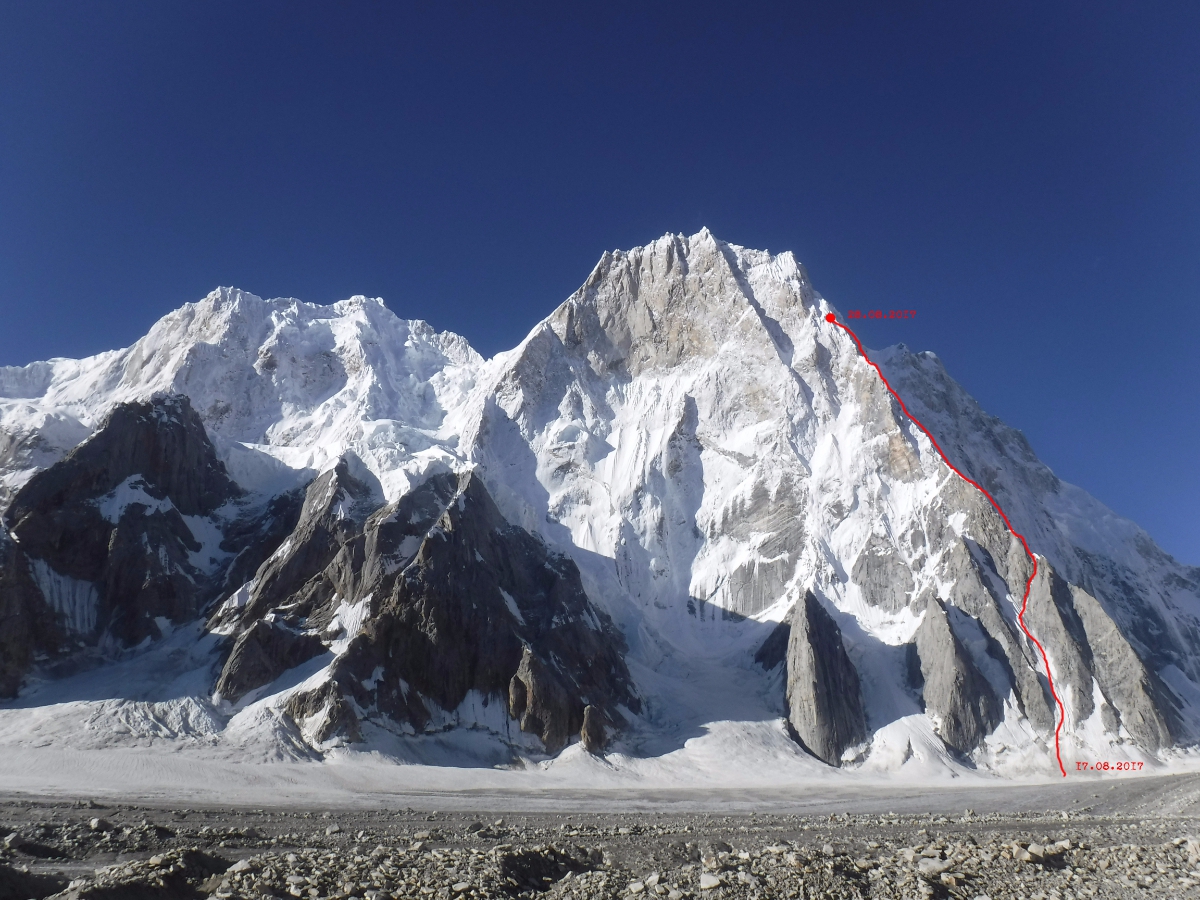 Планируемый маршрут российских альпинистов на Латок I