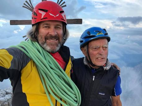 Кристоф Хайнц (Christoph Hainz) и Райнер Каушке (Reiner Kauschke) на вершине Чима Гранде ди Лаваредо (Большой пик / Cima Grande di Lavaredo, 2999 метров). Фото Christoph Hainz, 1 августа 2018 года