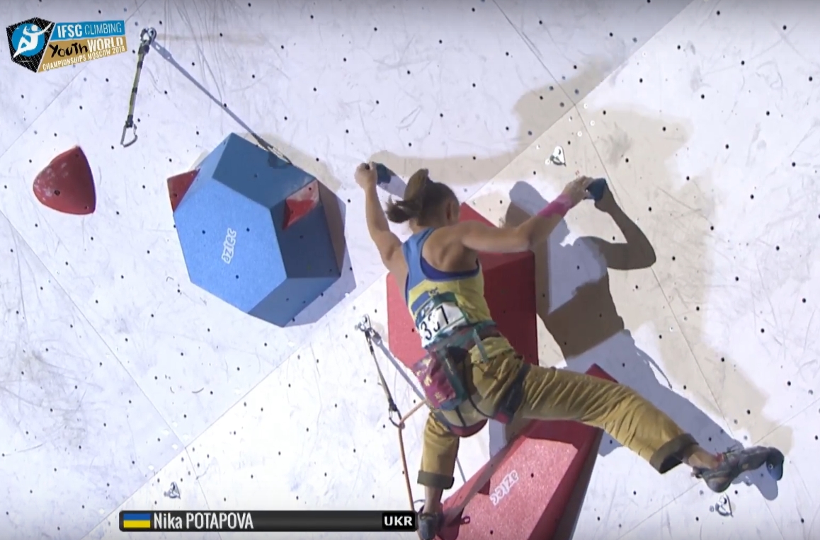 Ника Потапова на финальной трассе юношеского Чемпионата Мира по скалолазанию в Москве