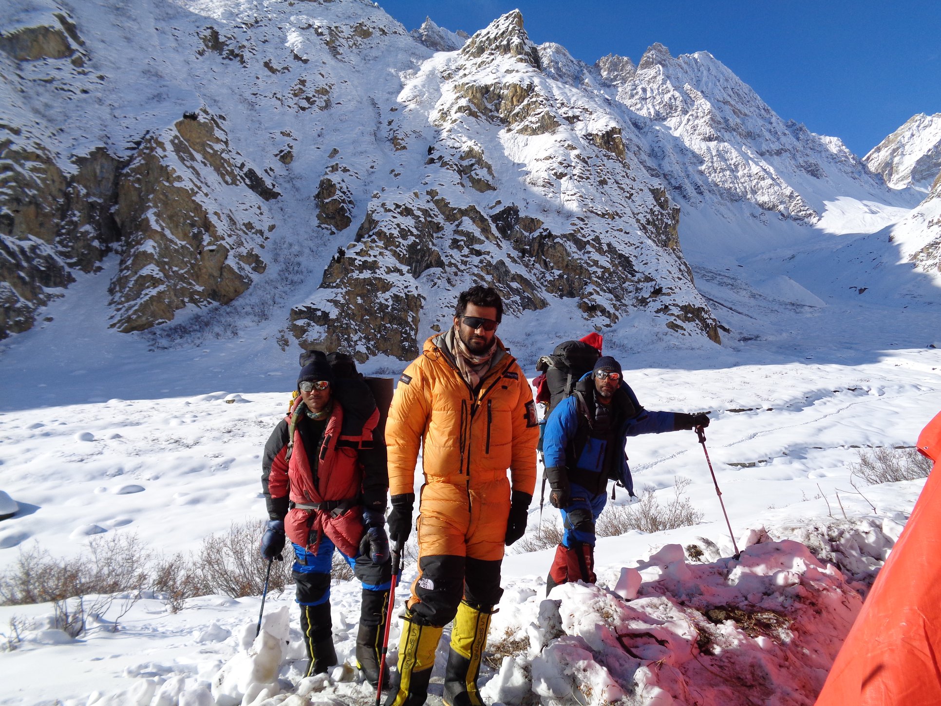 Мааз Максуд (Maaz Maqsood, Пакистан) - с командой во время попытки зимнего восхождения на Машербрум II зимой 2017 / 2018 года 