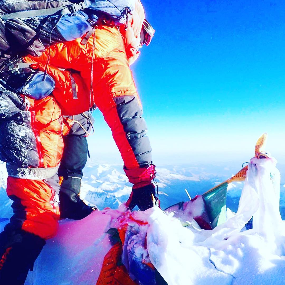 Марин Минамия (Marin Minamiya) на вершине Эвереста. 2016 год