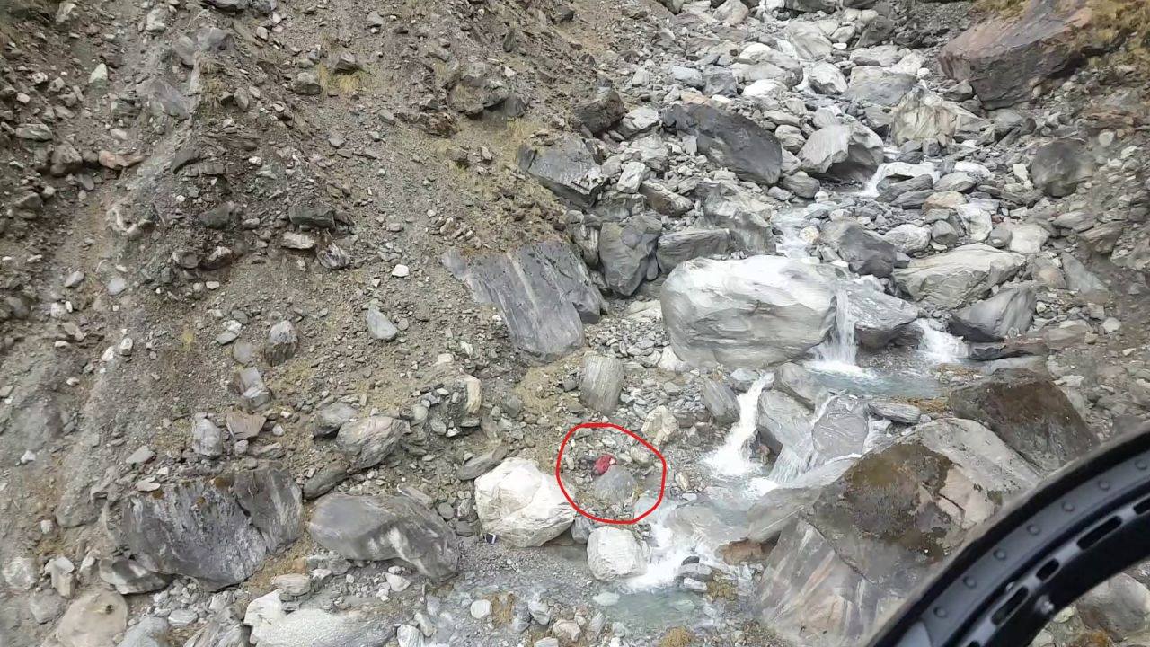 Разбитый базовый лагерь и тела погибших у горы Гурджа (Gurja, 7193 метров). Фото Simrik Air