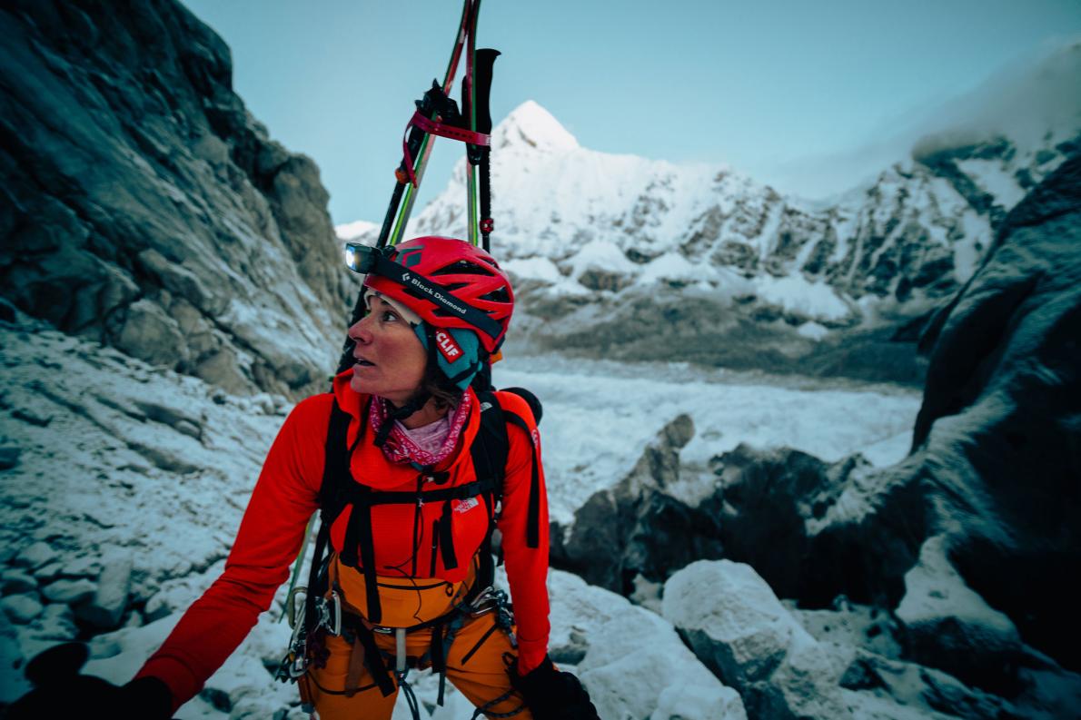 Хилари Нельсон (Hilaree Nelson) на ледопаде Кхумбу. Фото NICK KALISZ